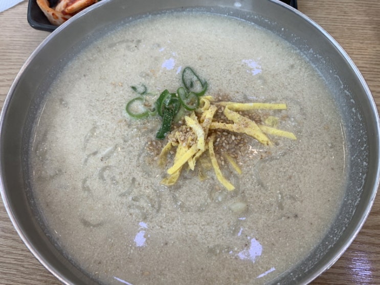  식욕을 부르는 고소한 들깨칼국수  평택맛집 이정칼국수!