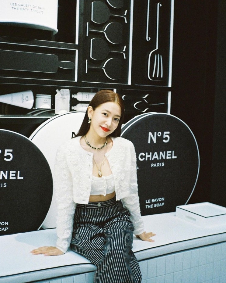 샤넬 넘버5 100주년 기념 팝업스토어 '레드벨벳 예리' 참석 / 순수청담본점 예리 헤어 메이크업 샤넬 넘버5 100주년 기념 팝업스토어 '레드벨벳 예리' 참석 / 순수청담본점 예리 헤어 메이크업