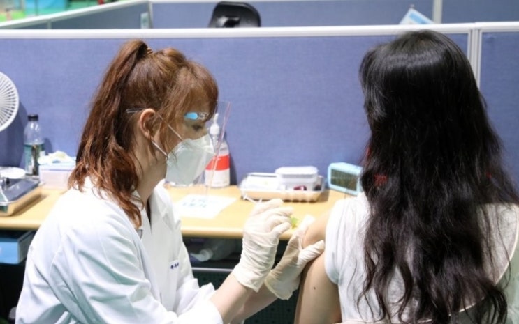 코로나 19 확진자 최대치 1275명 20대 확진자 최대 거리두기4단계 코로나 19 확진자 최대치 1275명 20대 확진자 최대 거리두기4단계