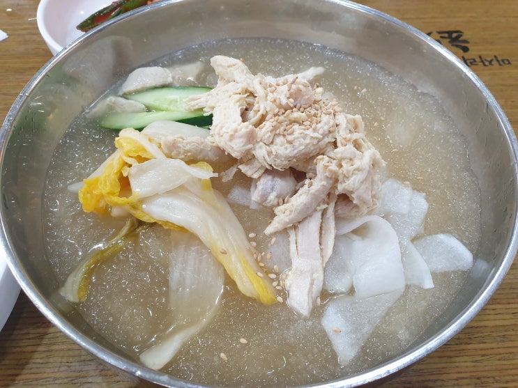  초복음식 미사리 밀빛 초계국수 닭칼국수 여름엔 닭을 시원하게 먹는 방법이 있어요.