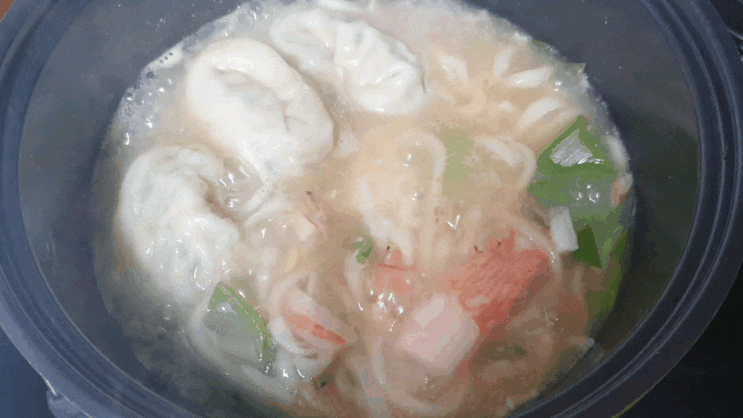  [홈쿡 집밥] 혼밥 메뉴 비비고 고기만두 감자칼국수면을 이용한 만두칼국수 만들기