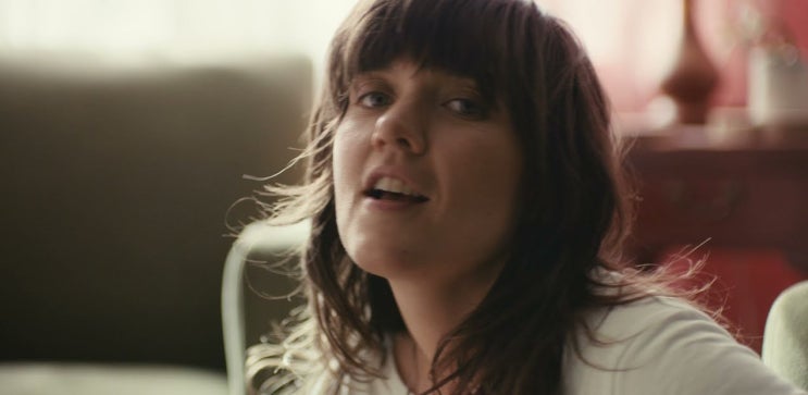 코트니 바넷 / Courtney Barnett, 새로운 앨범 발표 'Rae Street' 비디오 영상