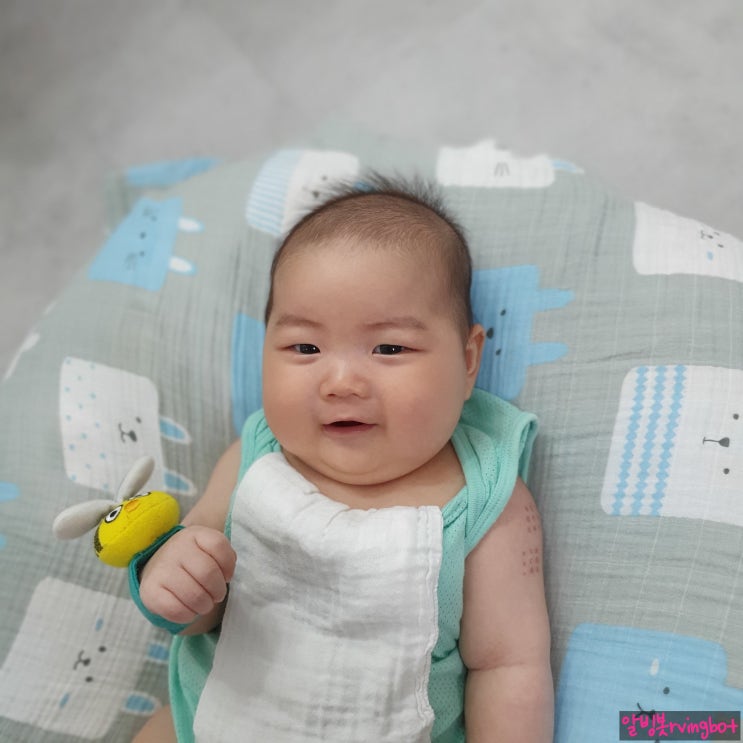  셋째에게 터미 타임을 조금만 시켰을 뿐인데.. [육아 일기]