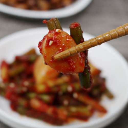 선호도 높은 보름달식당 가정식반찬 수제반찬 골라담기 반찬 나물볶음 국 찌개 탕 모음 151종, 반찬 35. 햇마늘쫑무침 180g*2팩 추천합니다 선호도 높은 보름달식당 가정식반찬 수제반찬 골라담기 반찬 나물볶음 국 찌개 탕 모음 151종, 반찬 35. 햇마늘쫑무침 180g*2팩 추천합니다