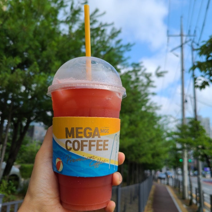  메가커피 수박주스 수박바 맛 시원합니다!