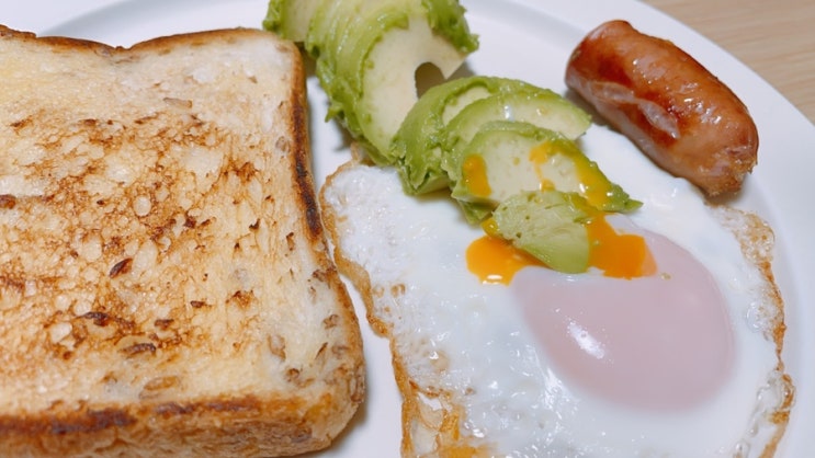  아보카도 계란 토스트 간단하며 맛있게 먹는 법