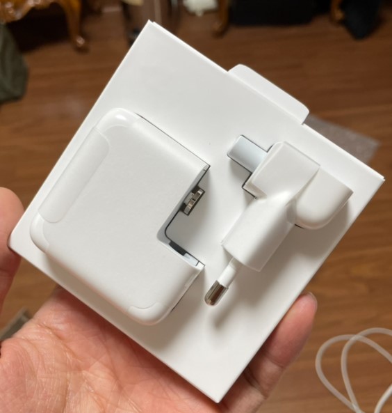  애플 정품 30W 초고속 급속충전기 Apple 정품 30W USB-C Power Adapter 아이폰, 아이패드 충전 어댑터