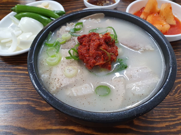  동래 돼지국밥 우리시대 돼지국밥