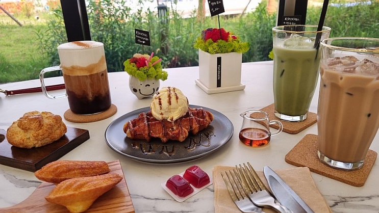 시흥카페추천/ 카페212 크로플과 아인슈페너 맛집 !! 분위기 좋은 카페~ 시흥카페추천/ 카페212 크로플과 아인슈페너 맛집 !! 분위기 좋은 카페~