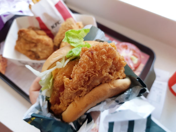 초복기념 KFC 복날팩(핫크리스피치킨+오리지널치킨+징거버거+타워버거) 구입!