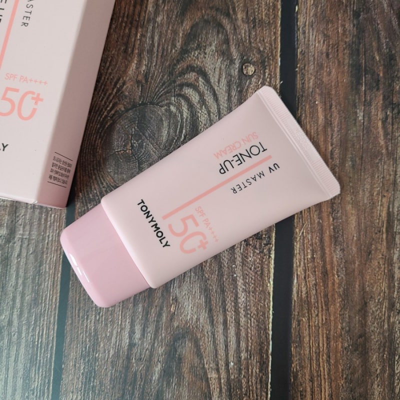 보송한 토니모리 유브이 마스터 톤업 선크림 SPF50+ PA++++