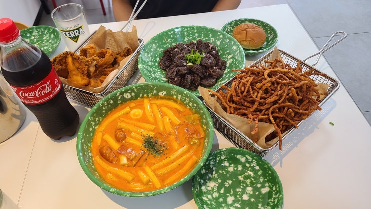 제주시 연동 맛집 을찌로국물떡볶이 연동점 로제떡볶이와 어묵채