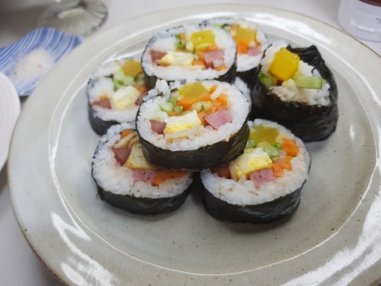  개봉중앙시장 별김밥(k-bop김밥) - 기본김밥 2500원