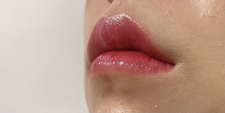  리즈다 바르는 순간 탱글한 물막이 형성되는 물착틴트 써봤어요[무화과레드]