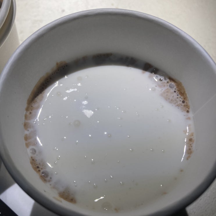  신촌 케이브커피(KAVE COFFEE): 커피 맛이 뭔지 알고 싶다면 여기로 와요.