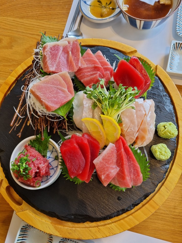  [여의도 참치] 오복수산참치 다녀옴. 맛있음- 생참치사시미, 백합우동, 에비카츠산도+ 홍설 죠샌드위치의 근본있는 팥빙수