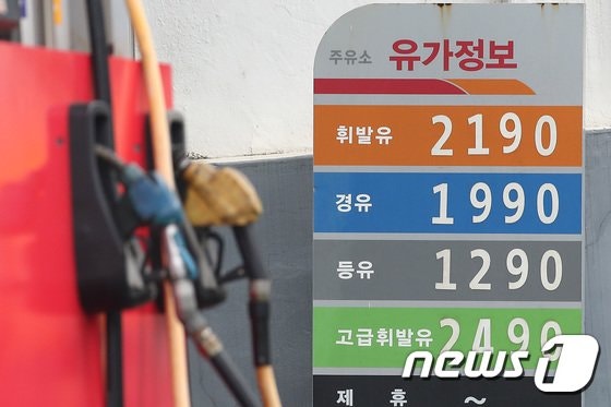 '고공행진' 국제유가, 산업계는 원가부담 확대 '울상'…휘발유 1700원 육박 '고공행진' 국제유가, 산업계는 원가부담 확대 '울상'…휘발유 1700원 육박