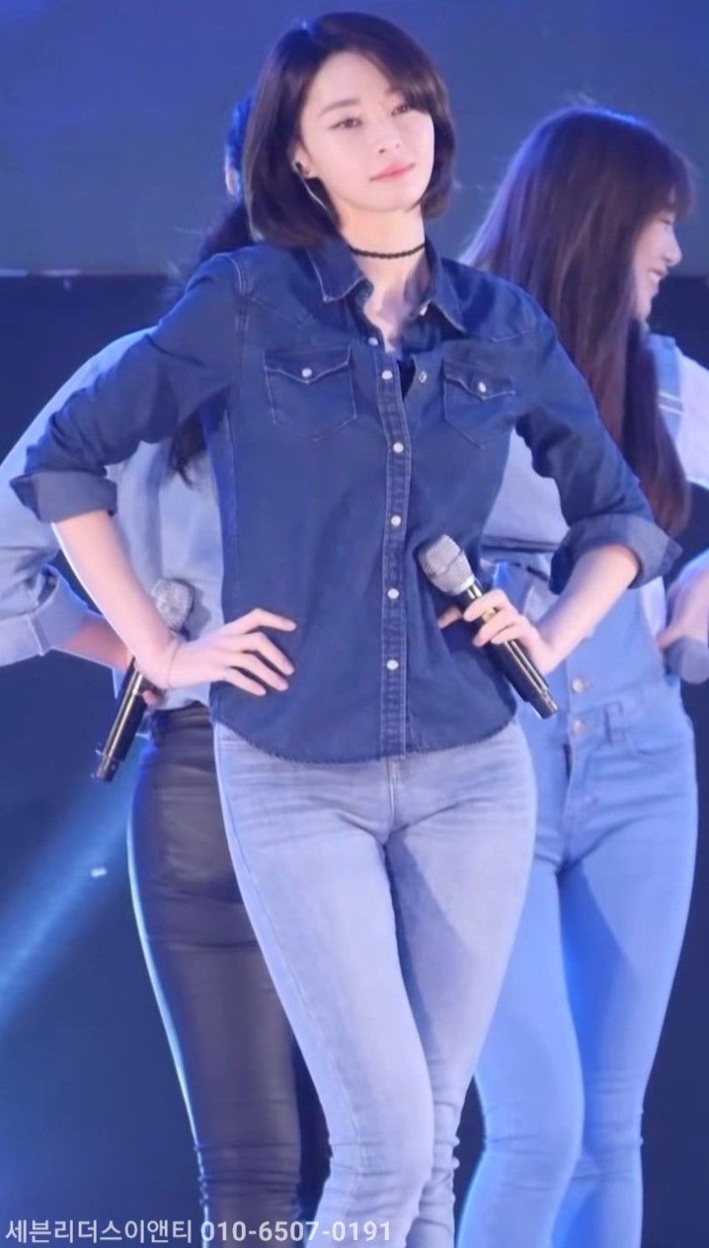 권나라 누드톤 화보 도끼자국 작렬 섹시사진 : 네이버 블로그