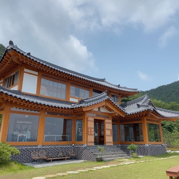  마산 구산면 바다가 보이는 뷰가 핫한 한옥카페[백령카페]