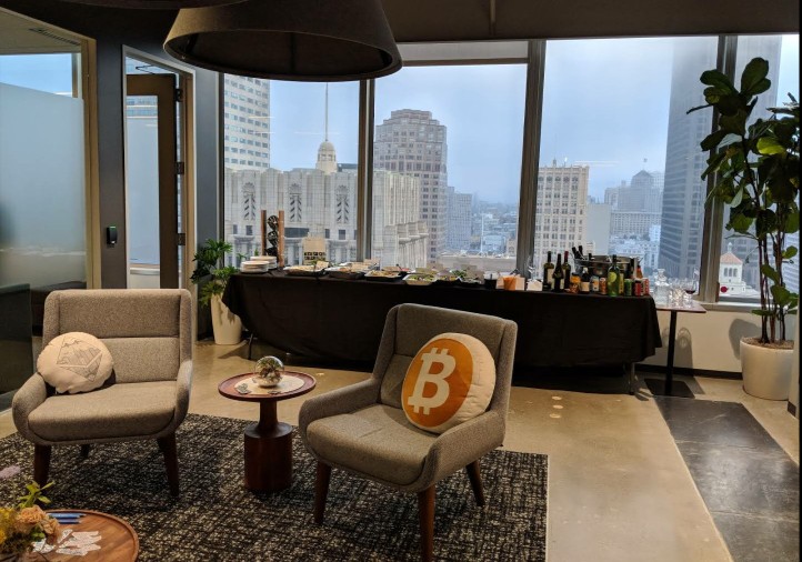  비트코인 대장주이자 미국 최대 비트코인 거래소, 코인베이스 Coinbase 주가 및 전망