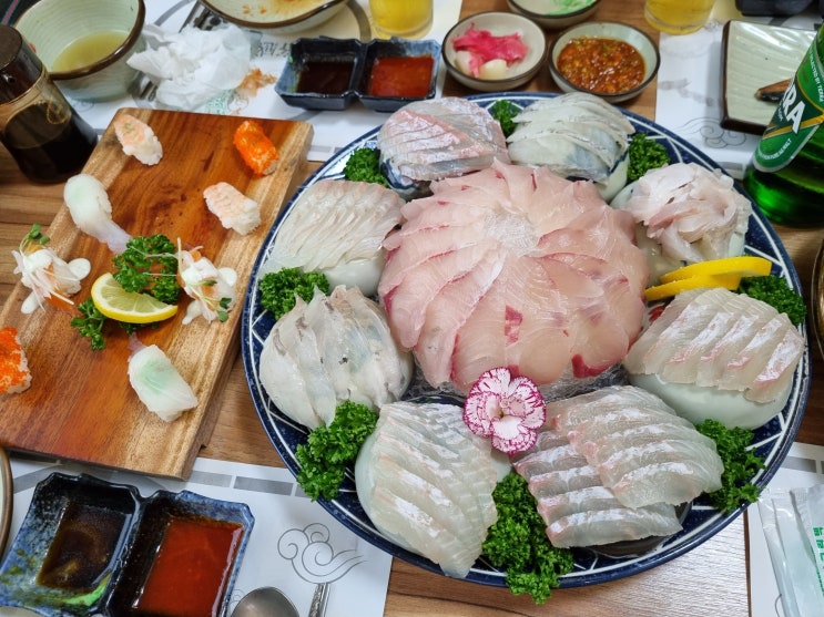 강릉 출장, 맛집 방문기 - 막국수, 짬순, 커피콩빵, 회