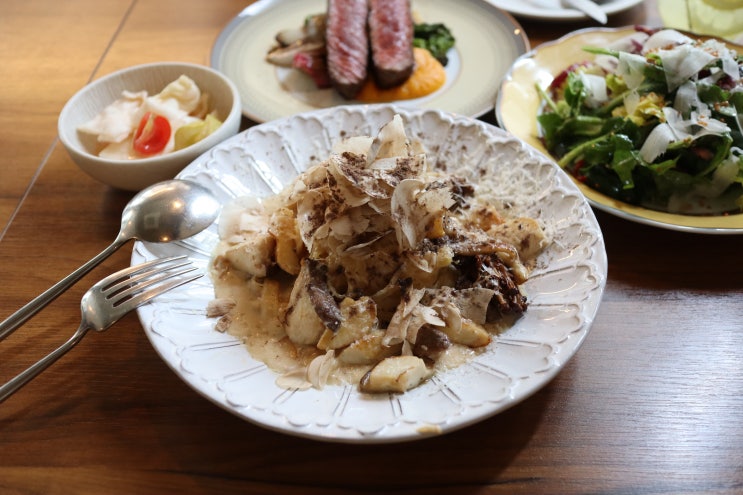  연남동 레스토랑 오마 분위기도 맛도 다 내 스타일이야
