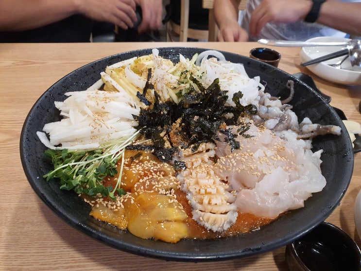  상도역 맛집, 시원한 물회 맛집에서 2차 마무리 : 딱좋아 횟집 메뉴 (물회+안동소주+소주)