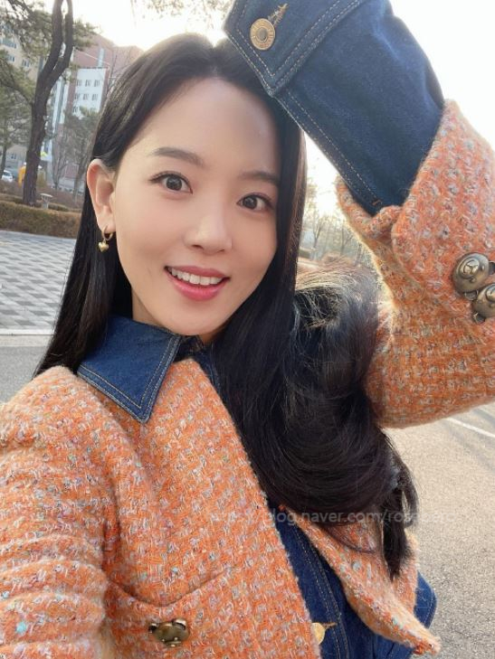  간동거 강한나 옷 양혜선 가방 투피스 클래식한 오피스룩으로