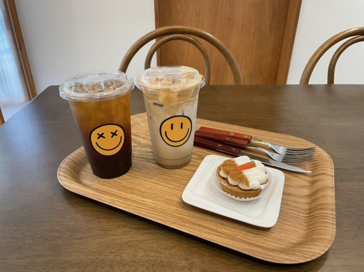  홍대입구 디저트 카페 ㅅㅁㅇ! [스므으커피]