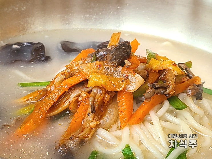  사골국수와 떡갈비가 맛있었던 전주 송천동 맛집 '호랭이면옥'
