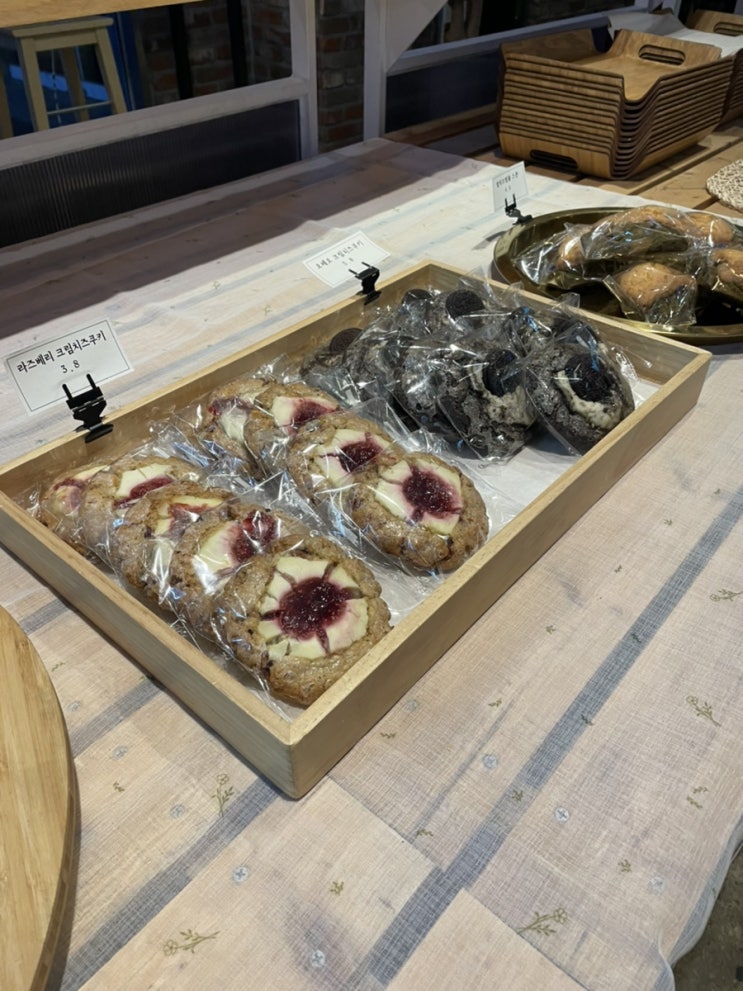 [식사동 카페] 콜드브루, 디저트 다 맛있는 넓은 카페 커피팩토리