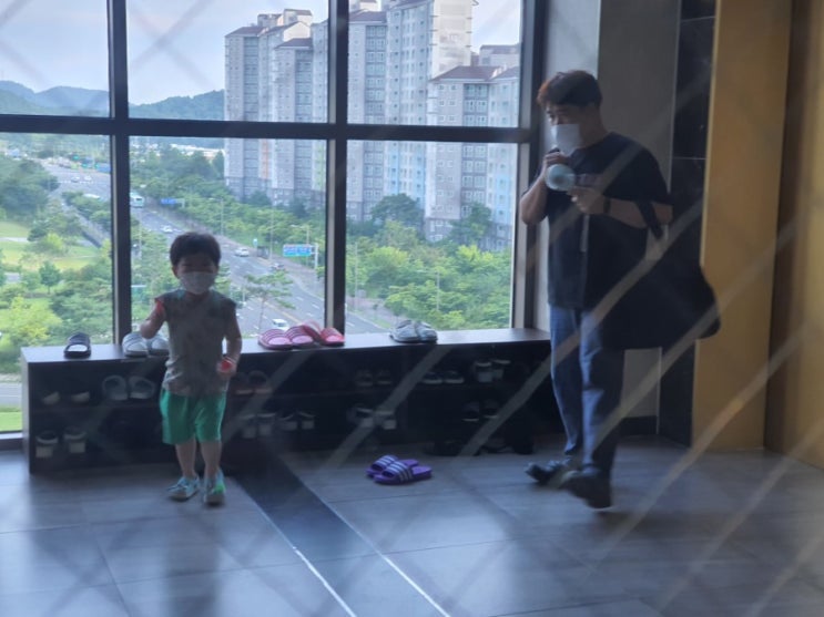  눈물겨운 이산가족 상봉.