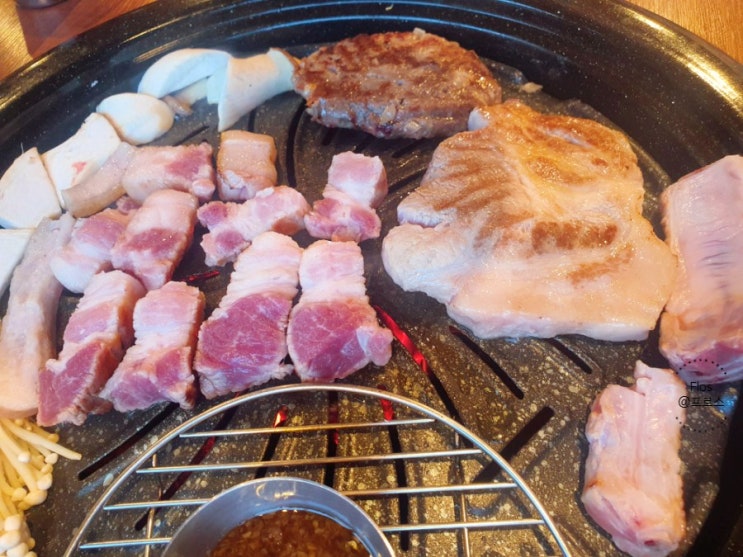  가평 자라섬 맛집. 갈비 삼겹 전문점 푸주한에서 가성비 좋은 고기먹기. 물놀이 후엔 고기가 최고예요 !!