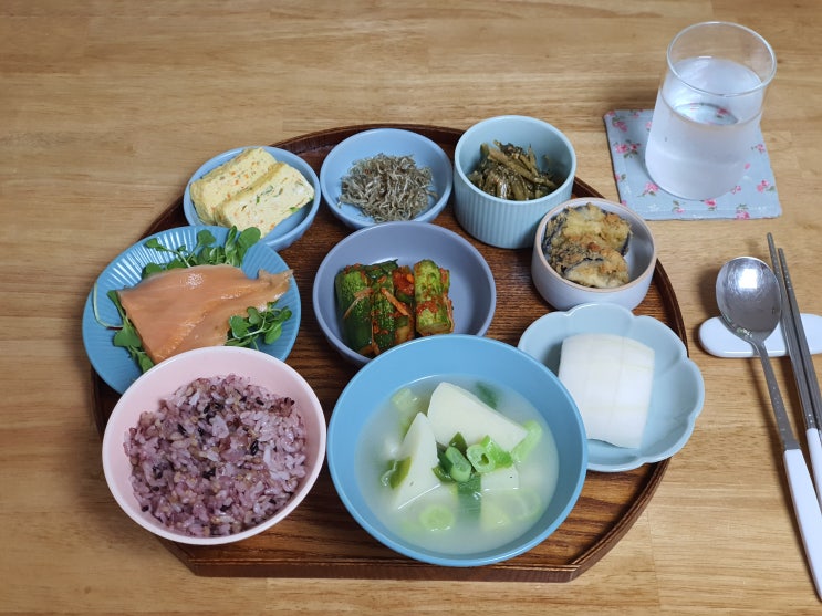  가지튀김과 고향의 맛이 느껴지는 아침에 먹기 좋은 감잣국 만드는법
