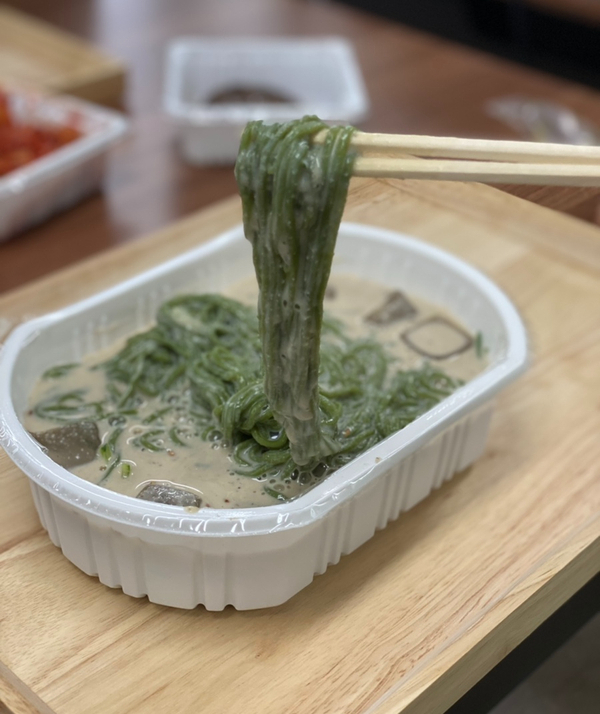 강남교자 동대문점의 '콩국수와 사이드 메뉴' 강남교자 동대문점의 '콩국수와 사이드 메뉴'