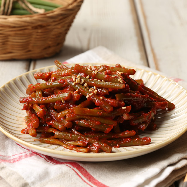 선택고민 해결 매콤하고 아삭한 식감의 양념마늘쫑 1kg 좋아요 선택고민 해결 매콤하고 아삭한 식감의 양념마늘쫑 1kg 좋아요