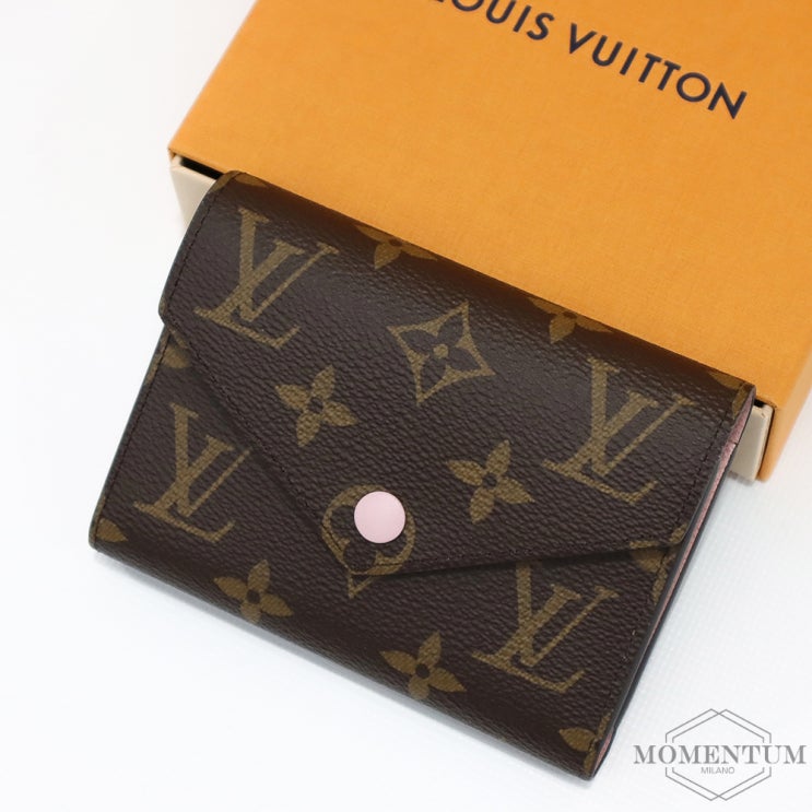  구미명품 [LOUIS VUITTON] 빅토린 월릿 로즈 발레린 M62360