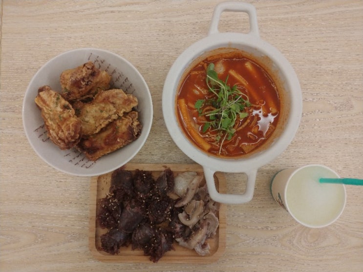  오목교역맛집 민트피그분식에서 떡순치 먹고왔어요