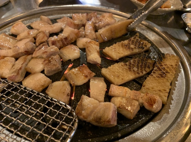  쌍문역 근처 고기집 동네창고 쌍리단길점 모듬한판 후기