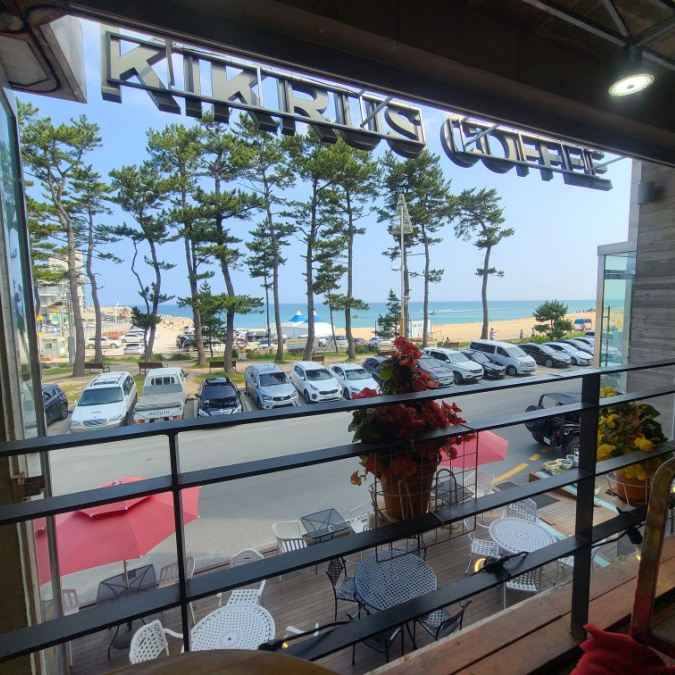 &lt;강릉 안목해변 카페 / 키크러스커피&gt; 바다가 한 눈에 보이는 강릉 카페거리 카페