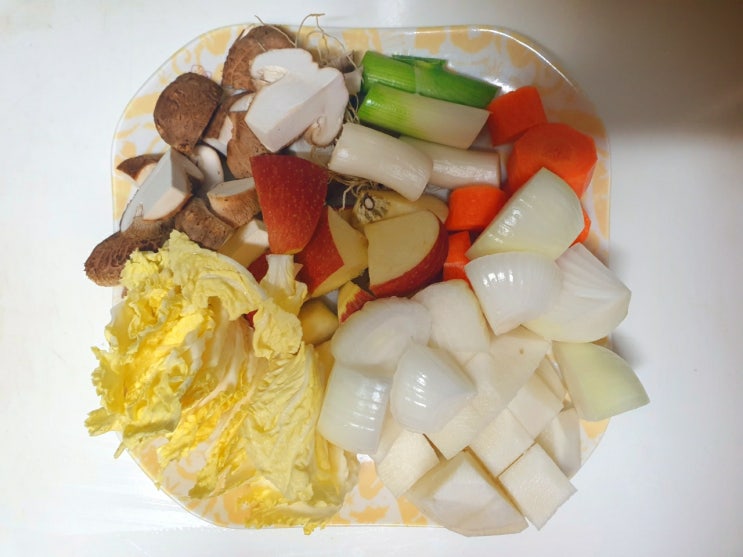  야채육수로 감칠맛을 더한 중기 수제이유식