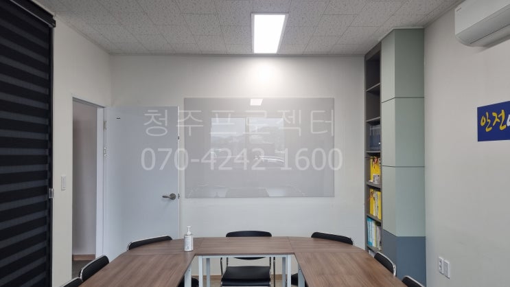  청주프로젝터수동100인치스크린-호영엘리베이터 빔프로젝터시공사례