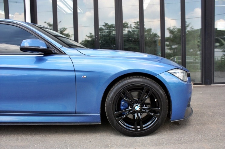 BMW F30 320d 휠 상처 수리 후 블랙유광 휠도색 + M 퍼포먼스 블루 캘리퍼 도색