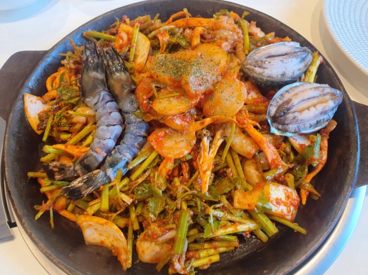  강원도 고성 여행, 문암해변 근처 해물 철판 요리 찐 맛집 고식당.  물놀이 후에 먹는 매콤한 해산물.