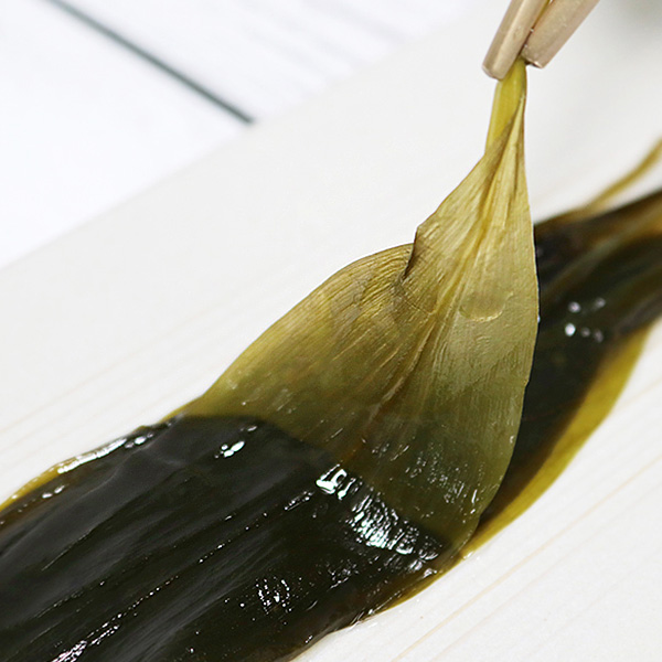 의외로 인기있는 오버파워푸드 명이나물 장아찌 명이절임 1kg(파우치) 산마늘 가정식 밑반찬(아이스박스포장), 단품 추천합니다 의외로 인기있는 오버파워푸드 명이나물 장아찌 명이절임 1kg(파우치) 산마늘 가정식 밑반찬(아이스박스포장), 단품 추천합니다