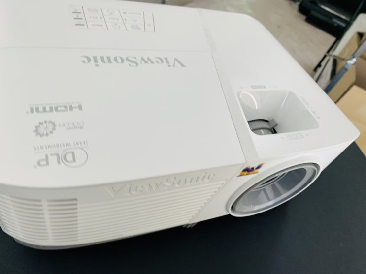  영화방에 들인 FHD 빔프로젝터 DVD 연결해서 감상하기