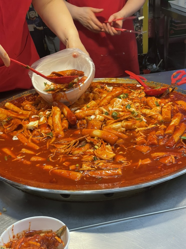 부산남포동 깡통시장 먹자골목 " 이가네떡볶이" 그리고 "사거리분식" 맛보기