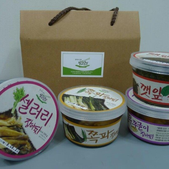 선호도 좋은 빚고담고 장아찌 선물셋트 4종 셀러리 깻잎 순무쭈글이 쪽파 장아찌선물셋트, 1박스, 200g 추천해요 선호도 좋은 빚고담고 장아찌 선물셋트 4종 셀러리 깻잎 순무쭈글이 쪽파 장아찌선물셋트, 1박스, 200g 추천해요