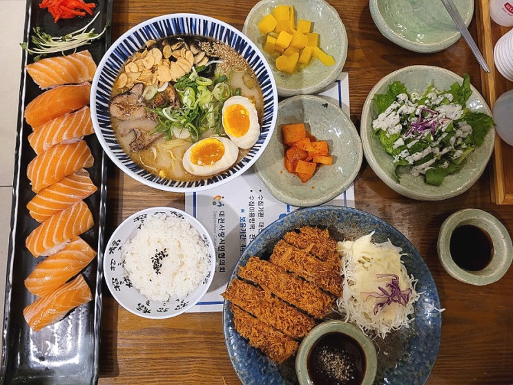  대전핫플레이스 봉명동에 있는 히토메보레에서 연어초밥 돈까스 라멘 뿌시기
