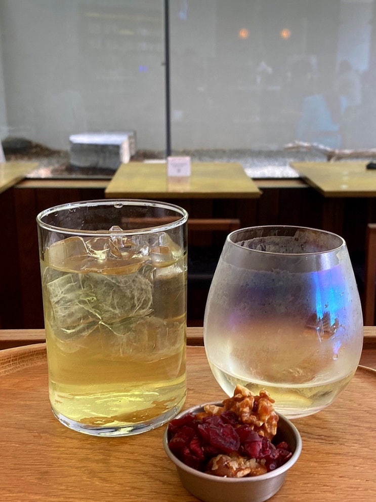 차와 와인을 마실 수 있는 모던한 분위기의 해운대 카페: 부산 센텀 스페이스단단